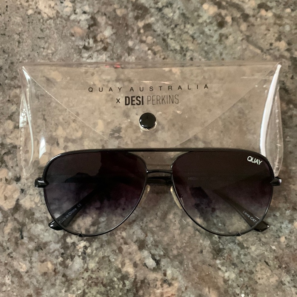 Quay High Key black aviator sunglasses with ombré fade. Worn a handful of times